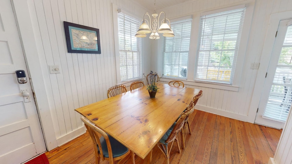 Old Magnolia House by Tybee Vacation Rentals