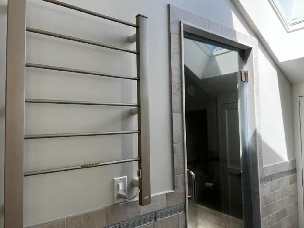 The Ocean House 6 Bedroom Home by RedAwning