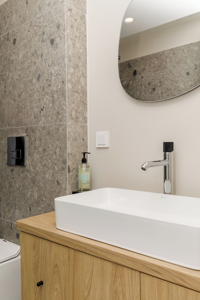 Amber Studios & Suites by halu