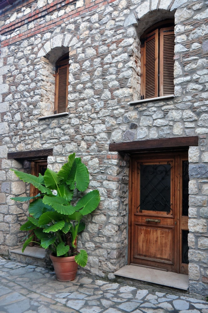 Limni Stone Apartment