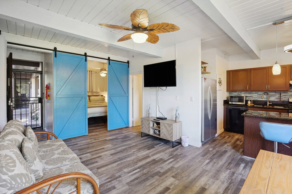 Airy Kailua-kona Condo < 1 Mi to Beach + Town
