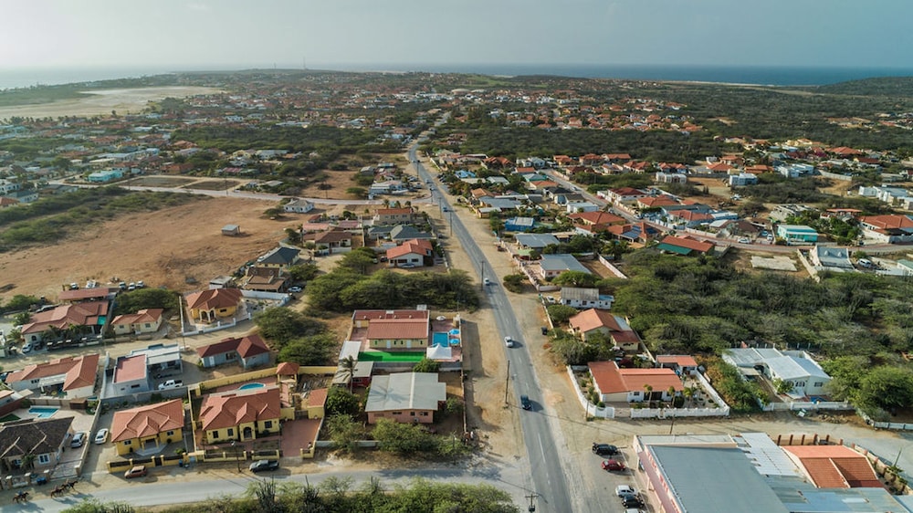 2 Queen Studio w Pool BBQ Hotwater Close 2 Beach