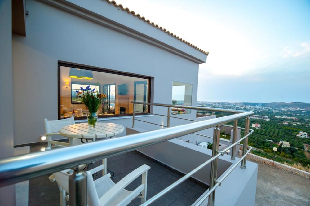 Villa Kedria with a panoramic ocean view