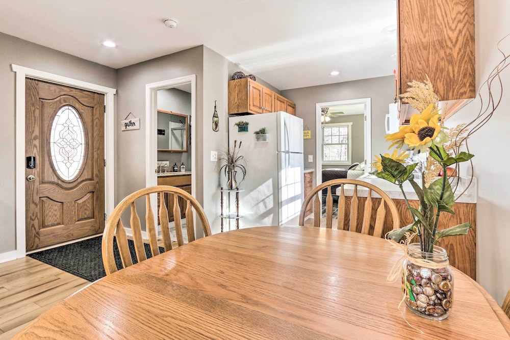 Knoxville Vacations - Peaceful Secluded Knoxville Retreat w/ Deck - Property Image 10