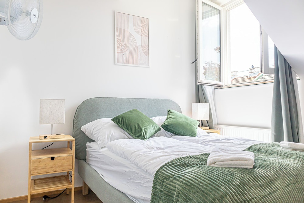 Elegant 2BR 1LR Modern Apt Donaustadt