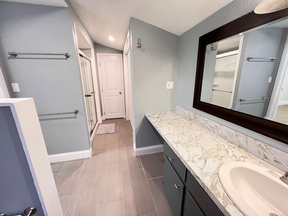 Comfortable Room Rentals Outlets & Kingsky Academy