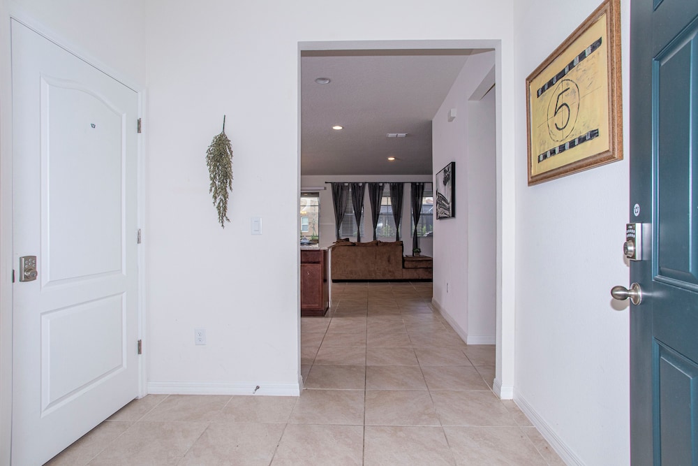 Gorgeous 5 Bd w Pool Jacuzzi Close to Disney 6071 view 5