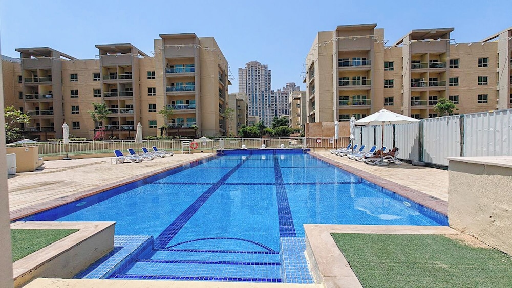 Modern 1 Bedroom Apartment in The Greens