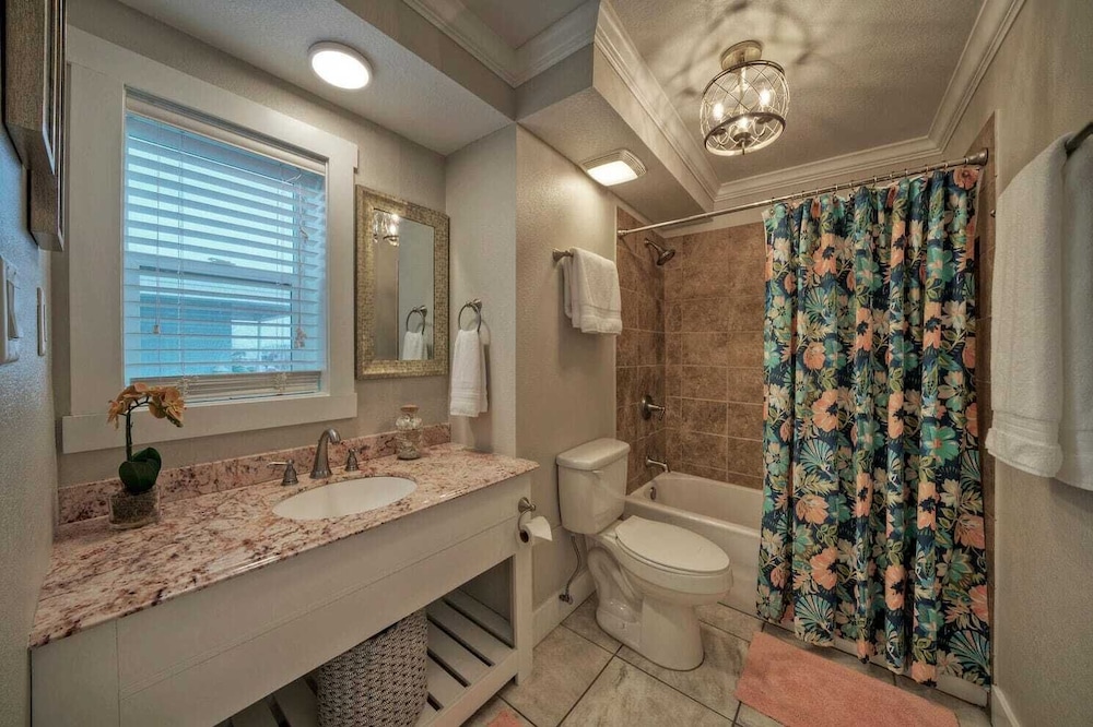 Gulf Views + Pools, Tennis, Pickleball & Beach Access Awesome Beachfront by Avantstay