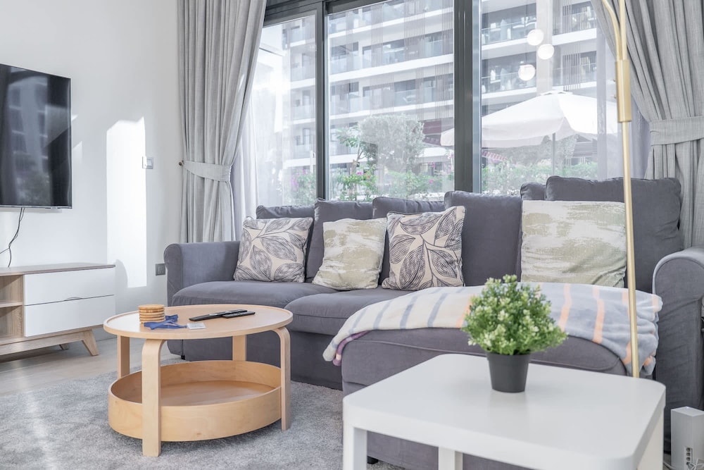 Indulging 1 Bedroom in Azizi Riviera 6
