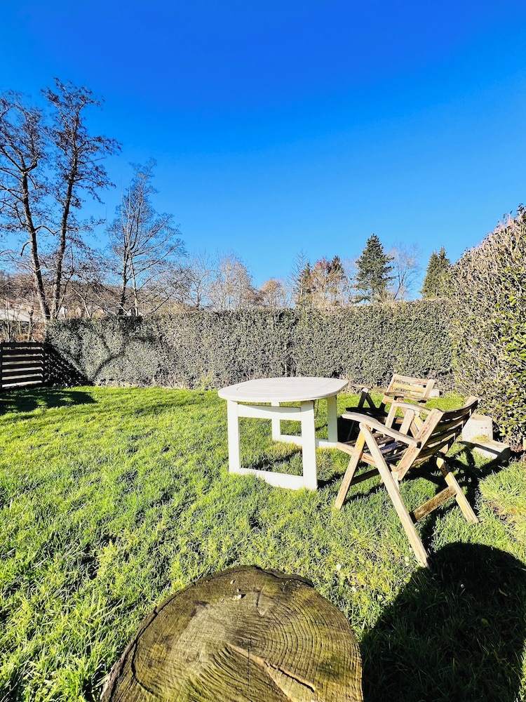 Maison proche rivière avec jardin
