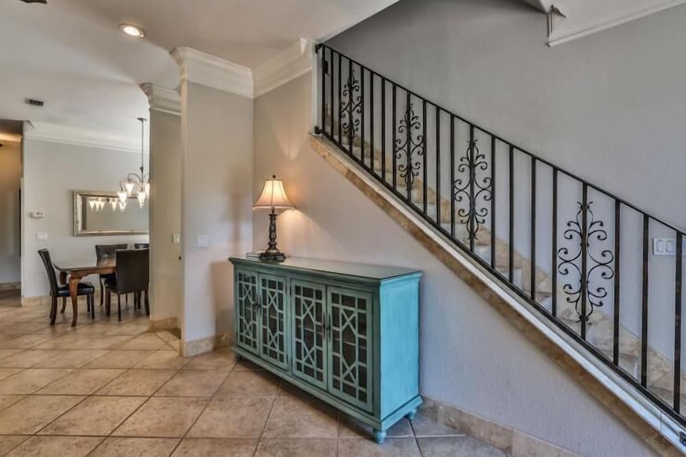 Casa de Fiesta 5 Bedroom Holiday Home by Five Star Properties