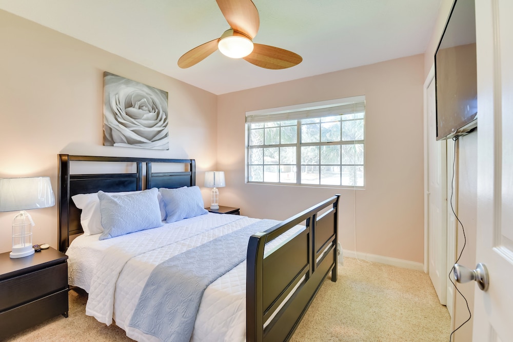Sunny Retreat w/ Hot Tub in Fort Walton Beach!
