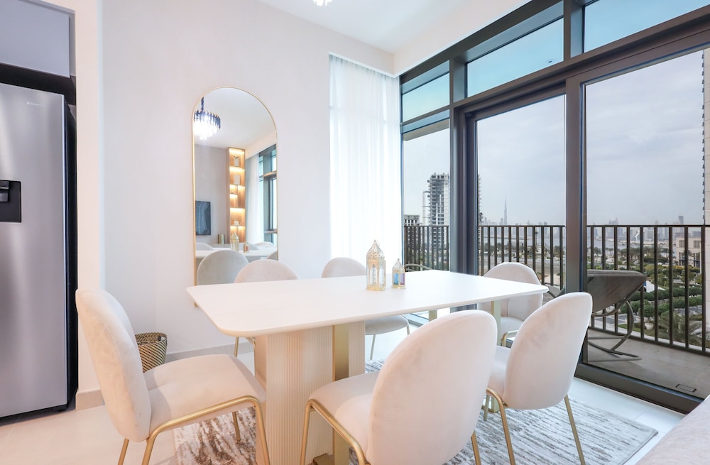 Elite LUX Holiday Homes - Dubai Creek Oasis 2BR Luxe w Burj View