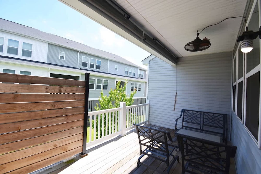 Getaway on Mclernon - Top Notch Mid Term Stay