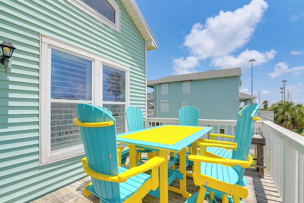 Boat Slip + Decks: Waterfront Gem Near Galveston!