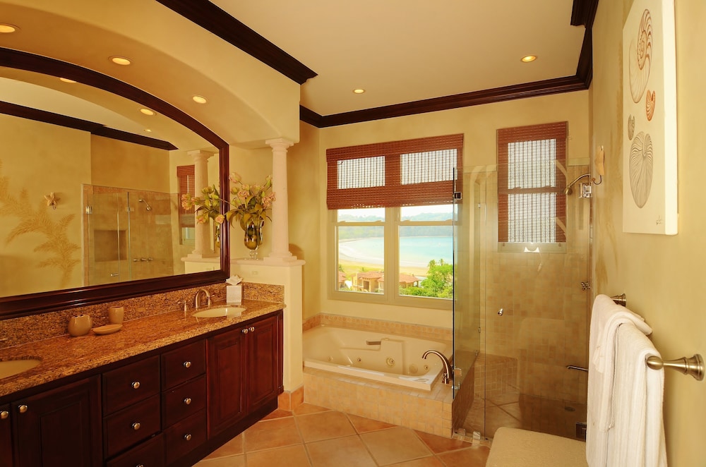 CR Luxury Los Sueños Condos