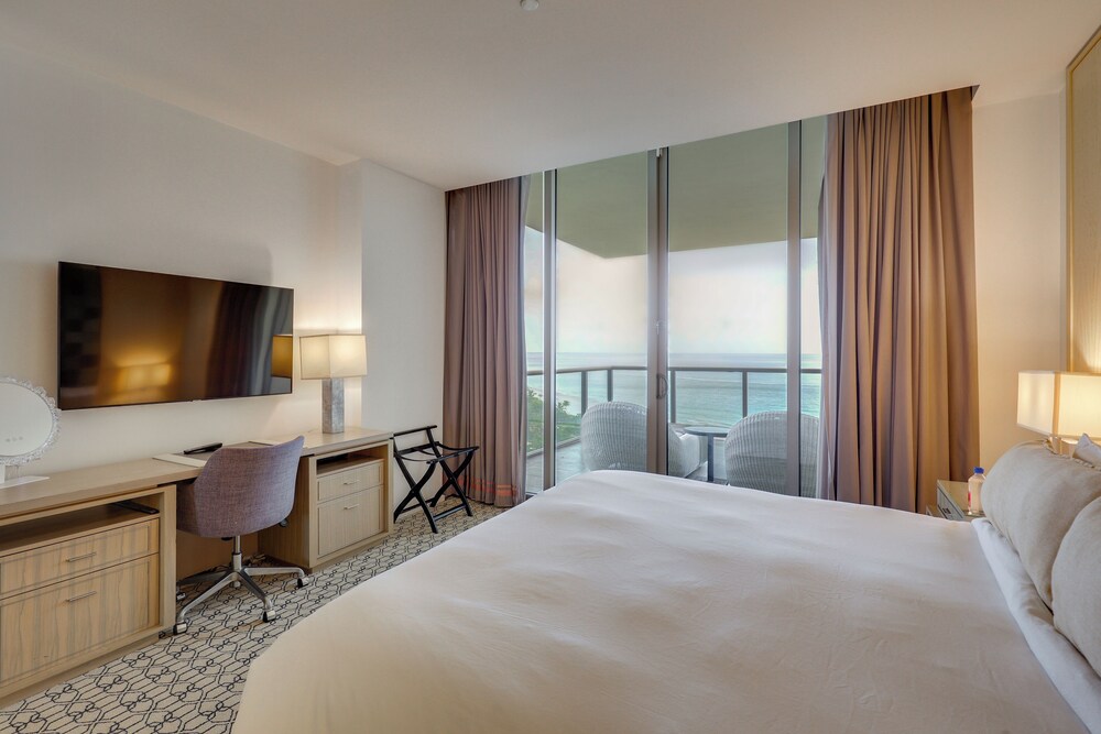 Luxe Beachfront Unit w/ Pool Access in Bal Harbour