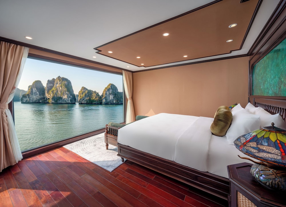 Indochine Grand Lan Ha Bay