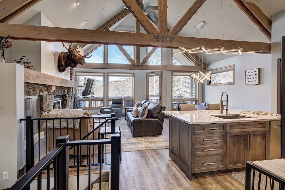 3br Slopeside Beaver Creek Ski-in, Sleeps 10 3 Bedroom Townhouse by RedAwning