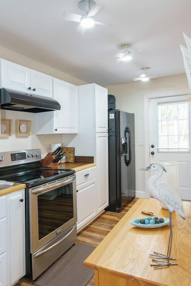 Charming 3-bed, 2-bath Home With Wonderful Views of the Golf Course