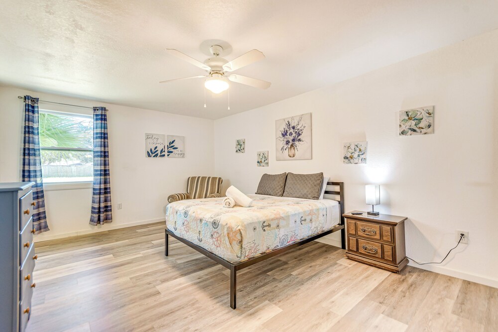 4 Mi to Beach: Spacious Fort Walton Beach Retreat!