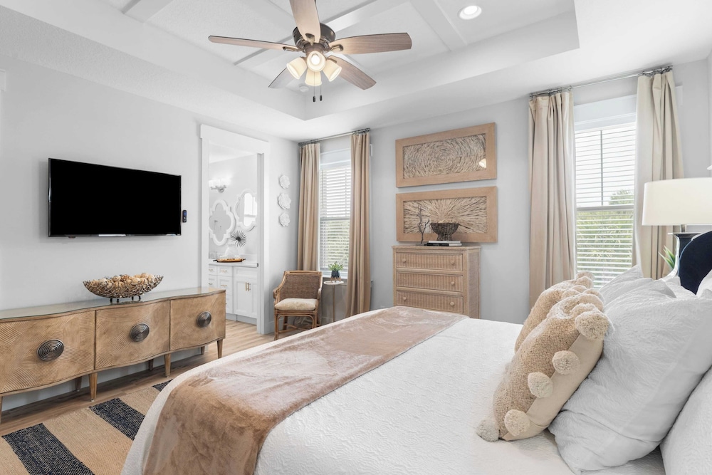 Pool, Patio & Outdoor Dining + Walk to Shore, Pier Park Sanctuary on Sands