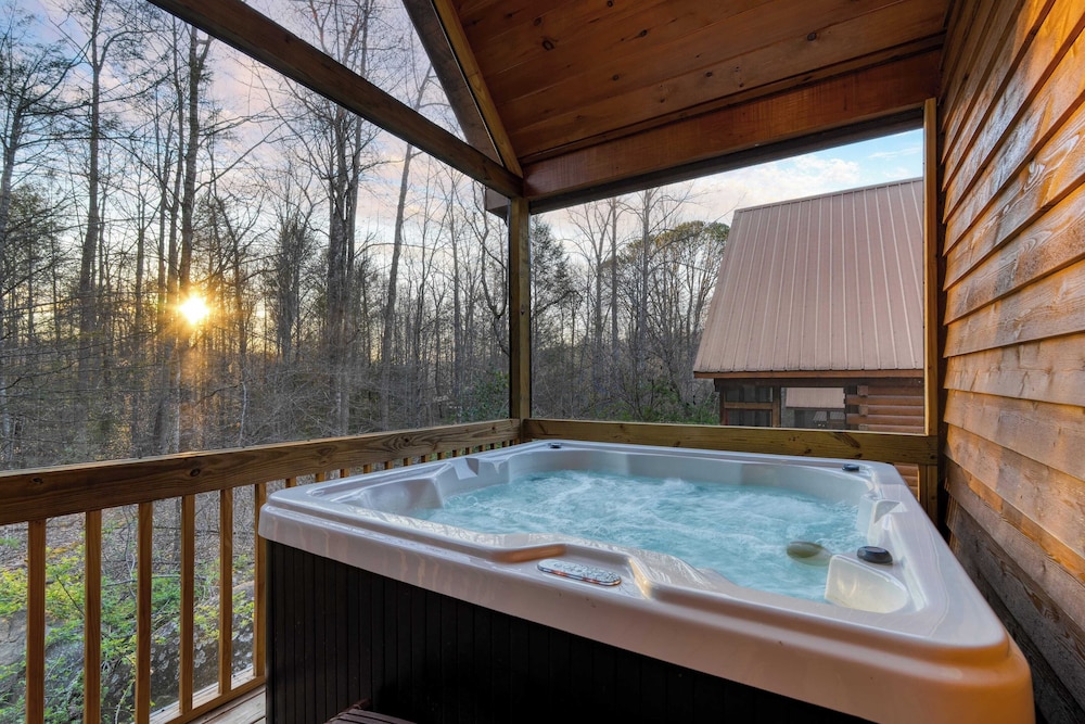 Hot Tub + Foosball Access to Pool, Tennis, Gym Chill'n in the Smokies