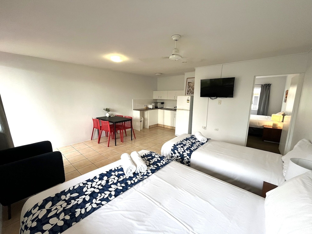 Mermaid Beach Vacations - Browns Broadbeach - Property Image 1