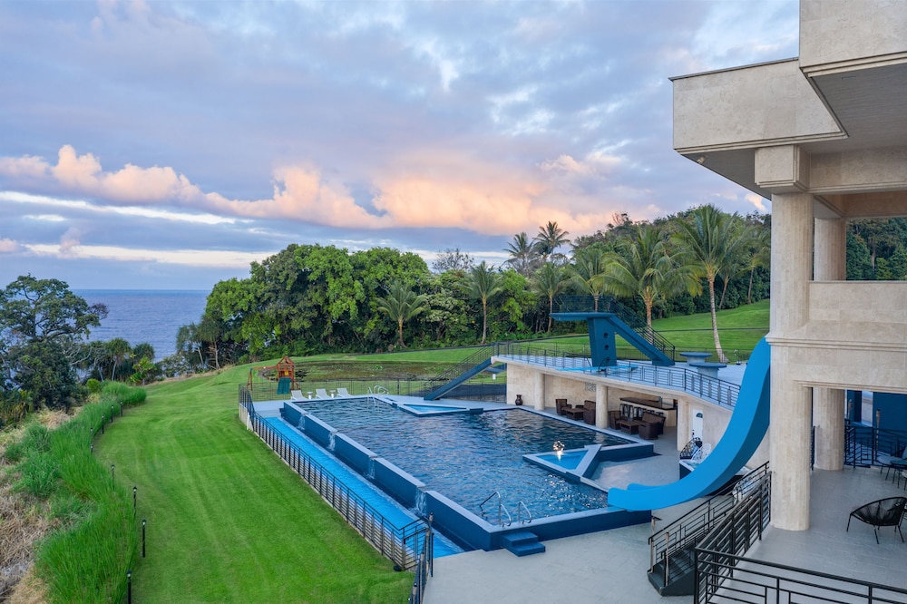 Waterfalling Estate in Ninole