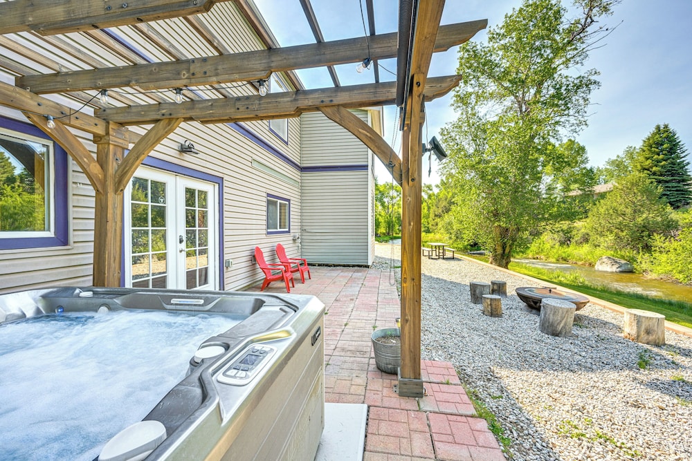 Creekside Buena Vista Retreat: Walk to Main St!