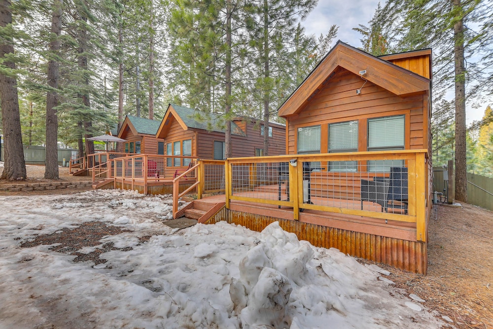 Cozy & Restful Cabin, Steps to Lake Almanor view 4