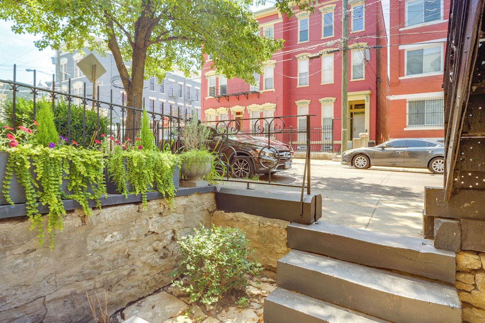 Cincy Apt 1 Mi to Findlay Market, 2 Mi to Downtown