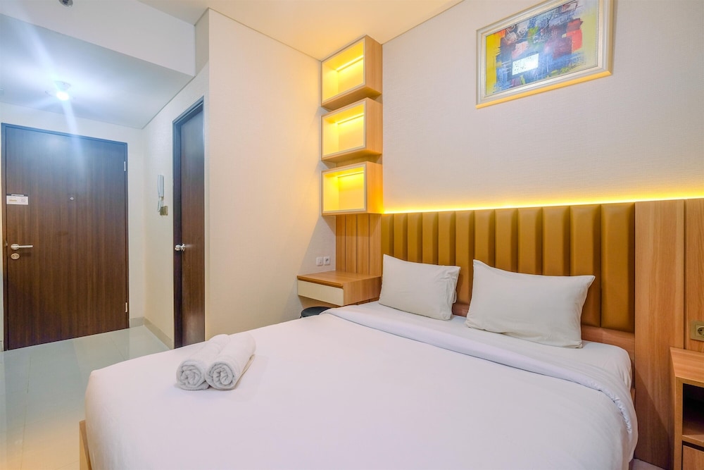 Homey and Stylish Studio Room at Transpark Cibubur Apartment view 3