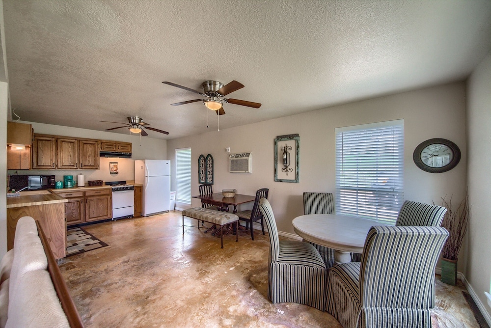 A Shore Thing Cl1105c 1 Bedroom Cottage by RedAwning