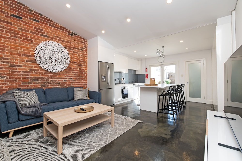 Lovely 2BR Home in Norwood