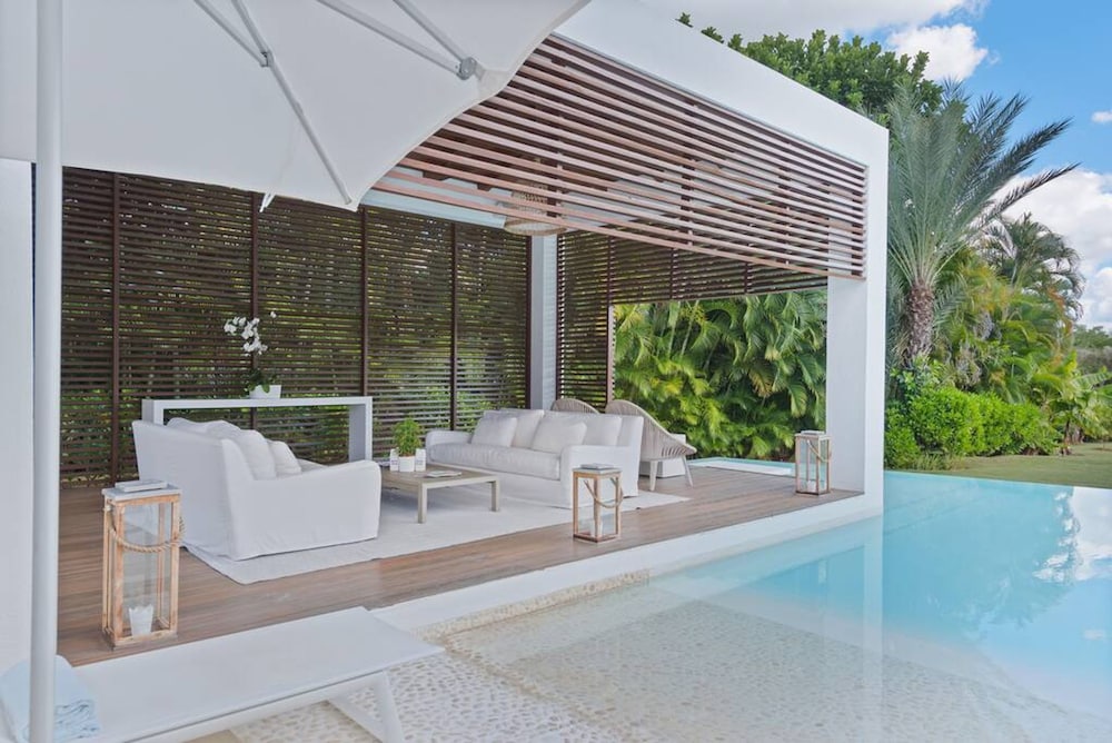 Beautifully-designed Contemporary Villa