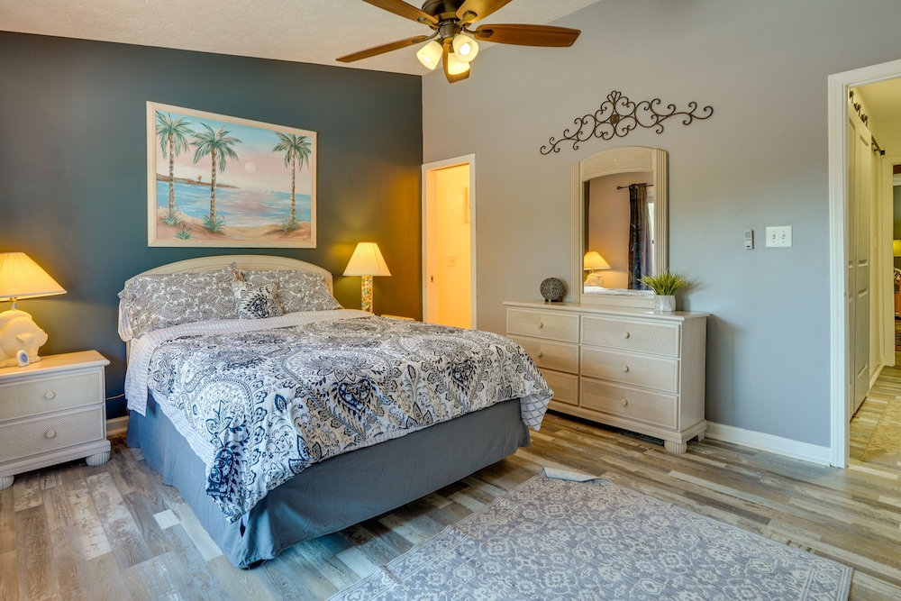 Walk to Beach: PCB Condo w/ Oceanfront Pool Access