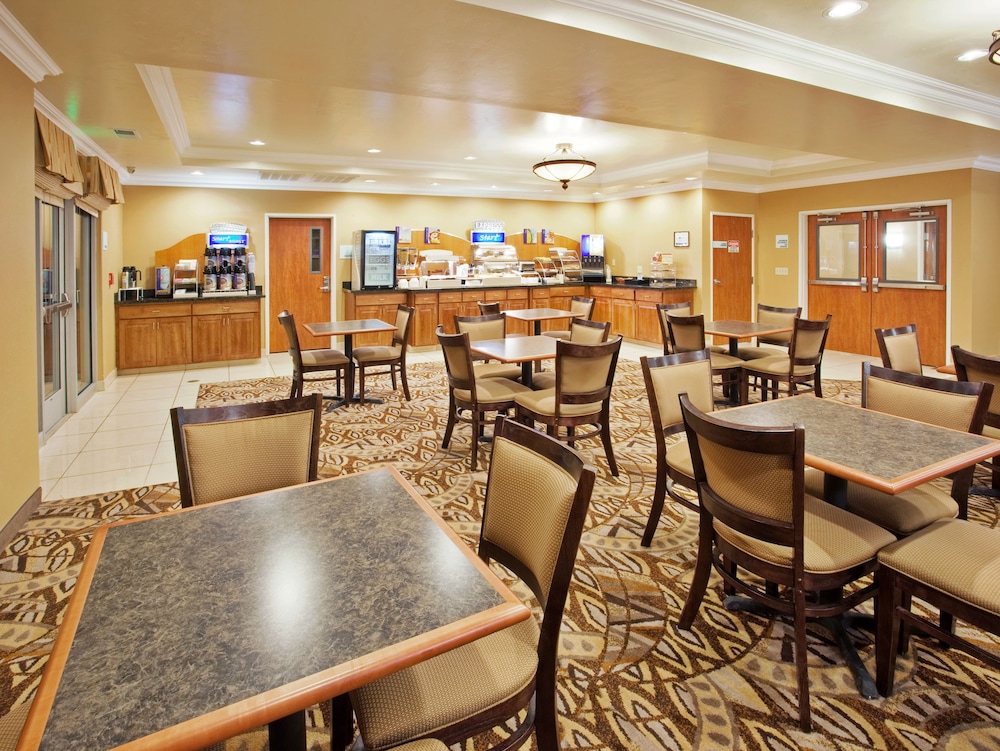 Holiday Inn Express Hotel  Suites Oroville Lake, an IHG Hotel - Property Image 11