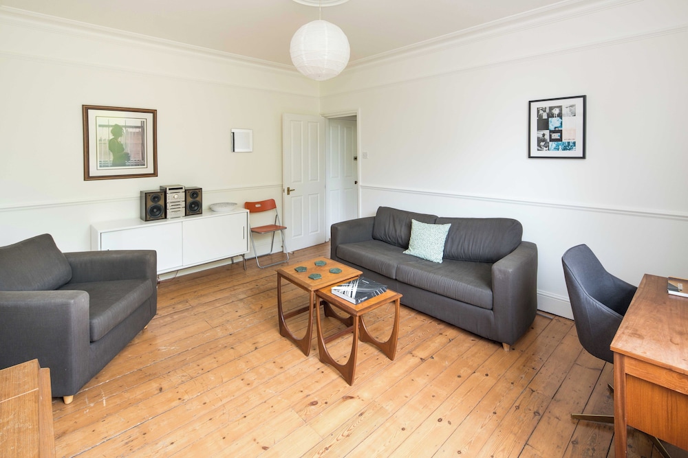 1BD Flat Stoke Newington Well Connected City Centre