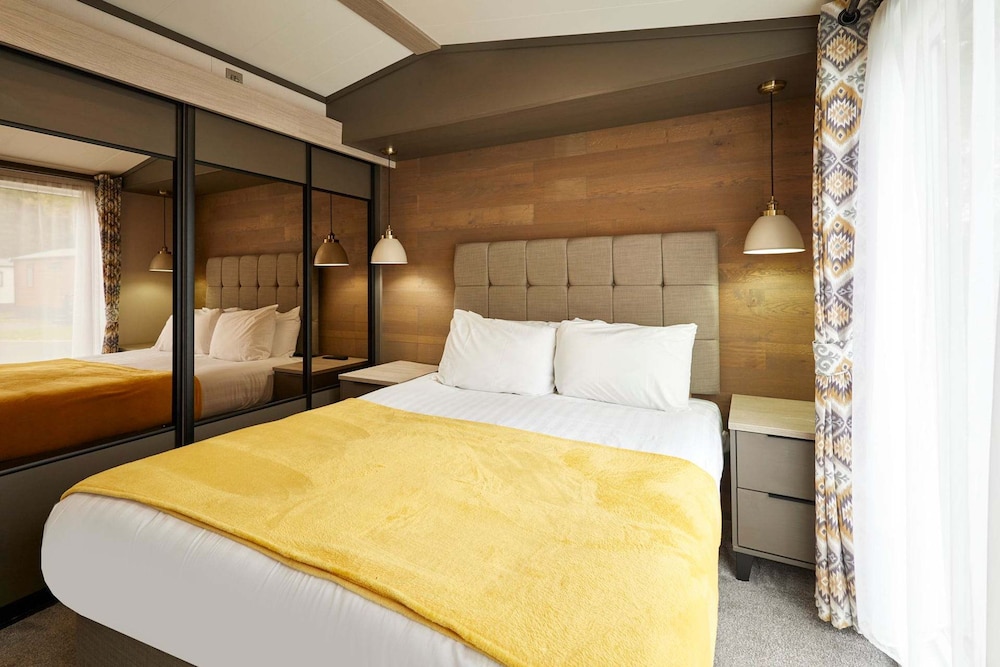 Host Stay Royal Pines Lodge