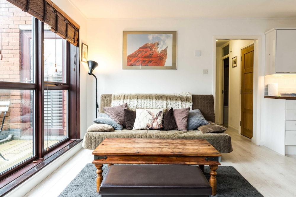 Luxury Islington Apartment with Balcony
