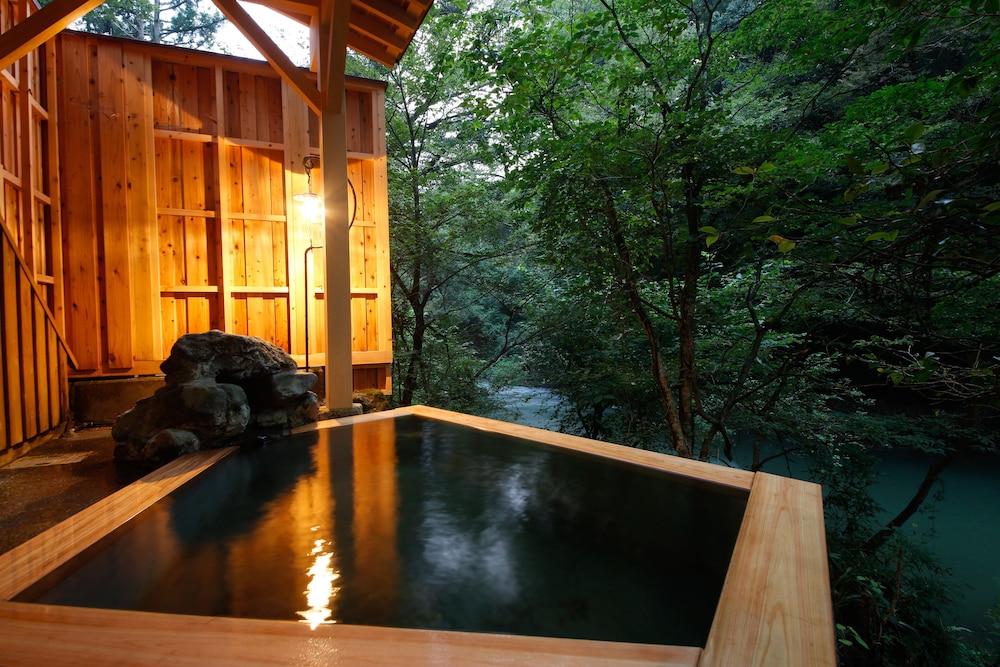 Yamanaka Spa Hanatsubaki