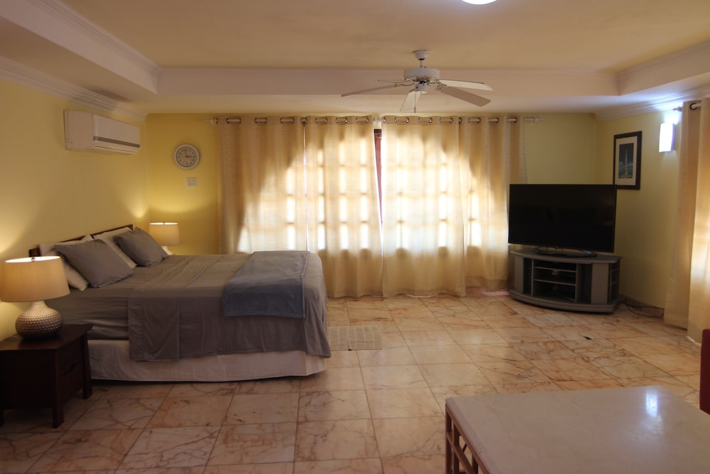 Beach White Villa Aruba