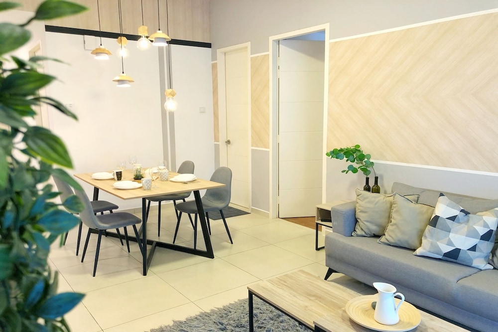 The Reizz Residence by Emily in Town