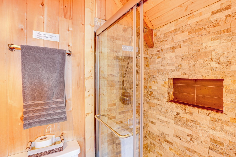 2 Mtn-view Decks + Natural Spring: Durango Retreat