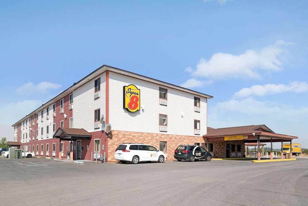 Hotel Super 8 by Wyndham Spokane/West - Image 1