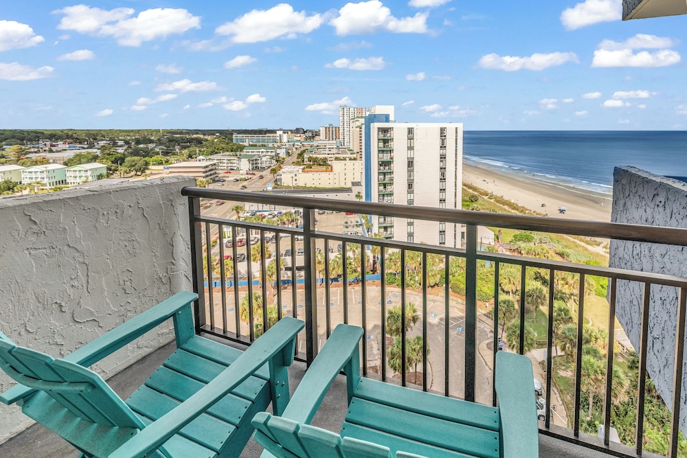 Beachfront Haven 1BR Condo with Balcony