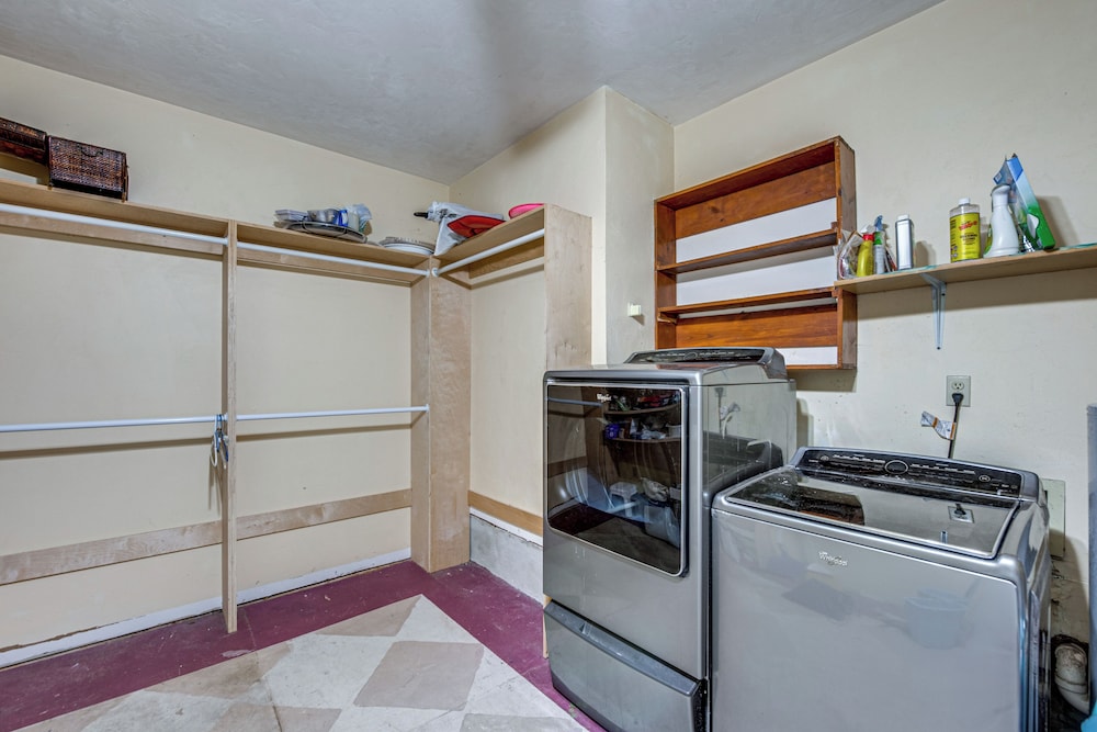 Quiet & Convenient Tallahassee Home, 4 Mi to Lake!