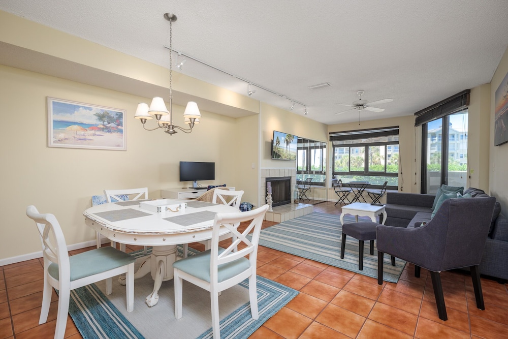 Spinnakers Reach 833 by Distinctive Beach Rentals view 4